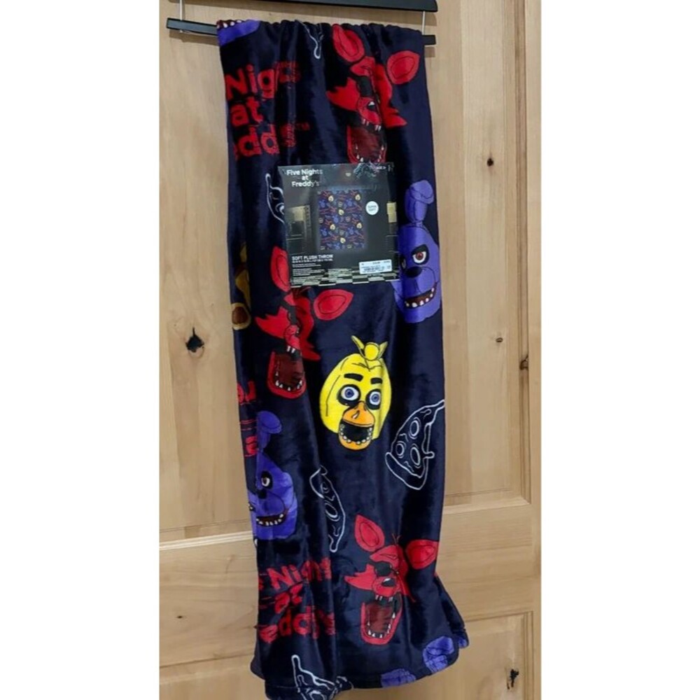 Five Nights at Freddy’s Plush Throw Blanket – FNAF Character Print NWT